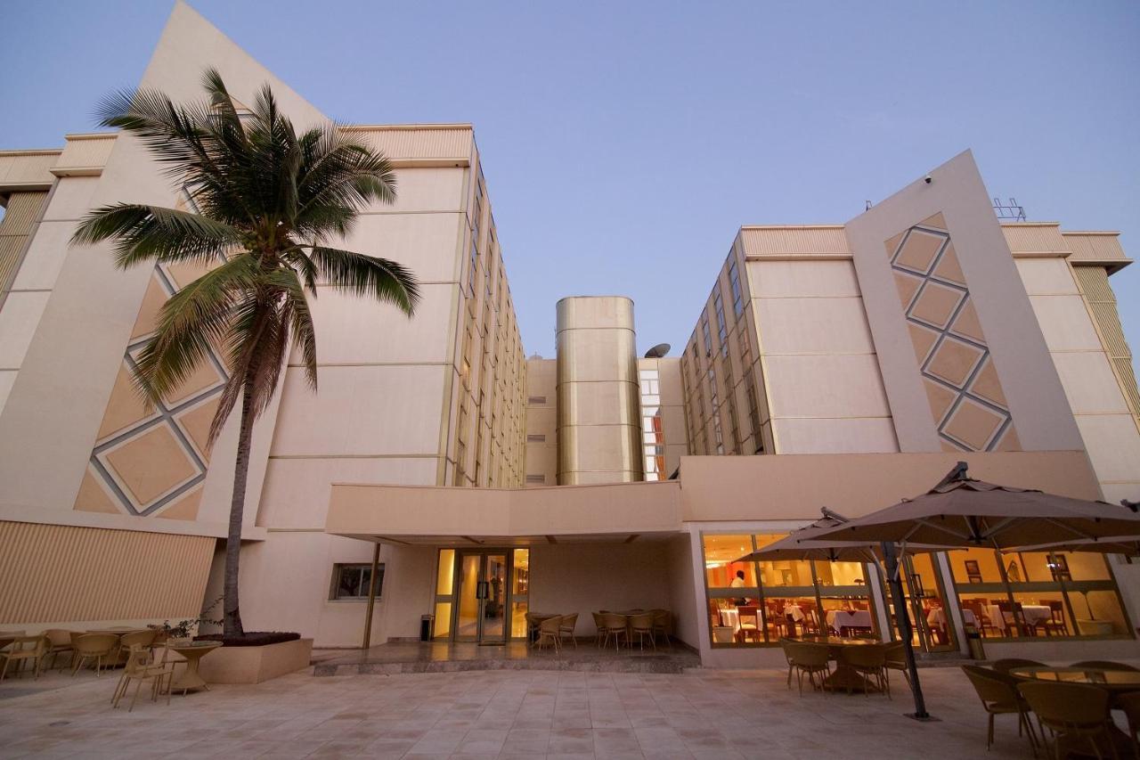 Hala Hotel & Aqua Park Bissau Bagian luar foto