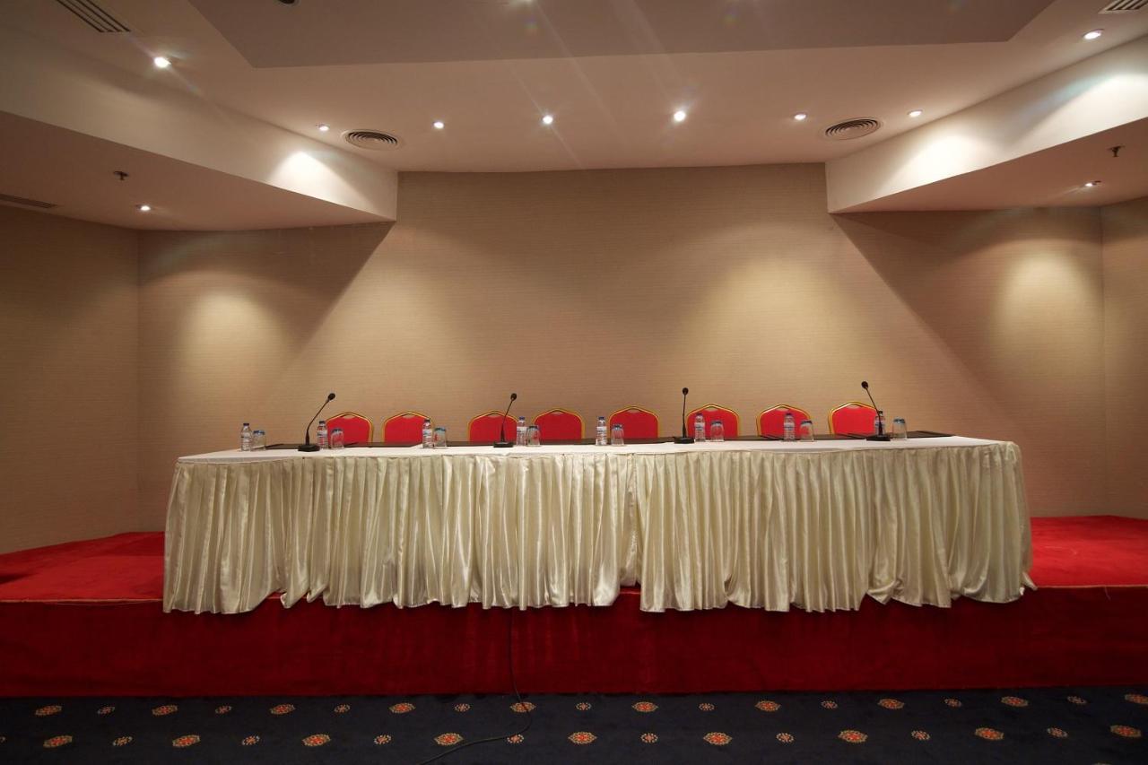 Hala Hotel & Aqua Park Bissau Bagian luar foto