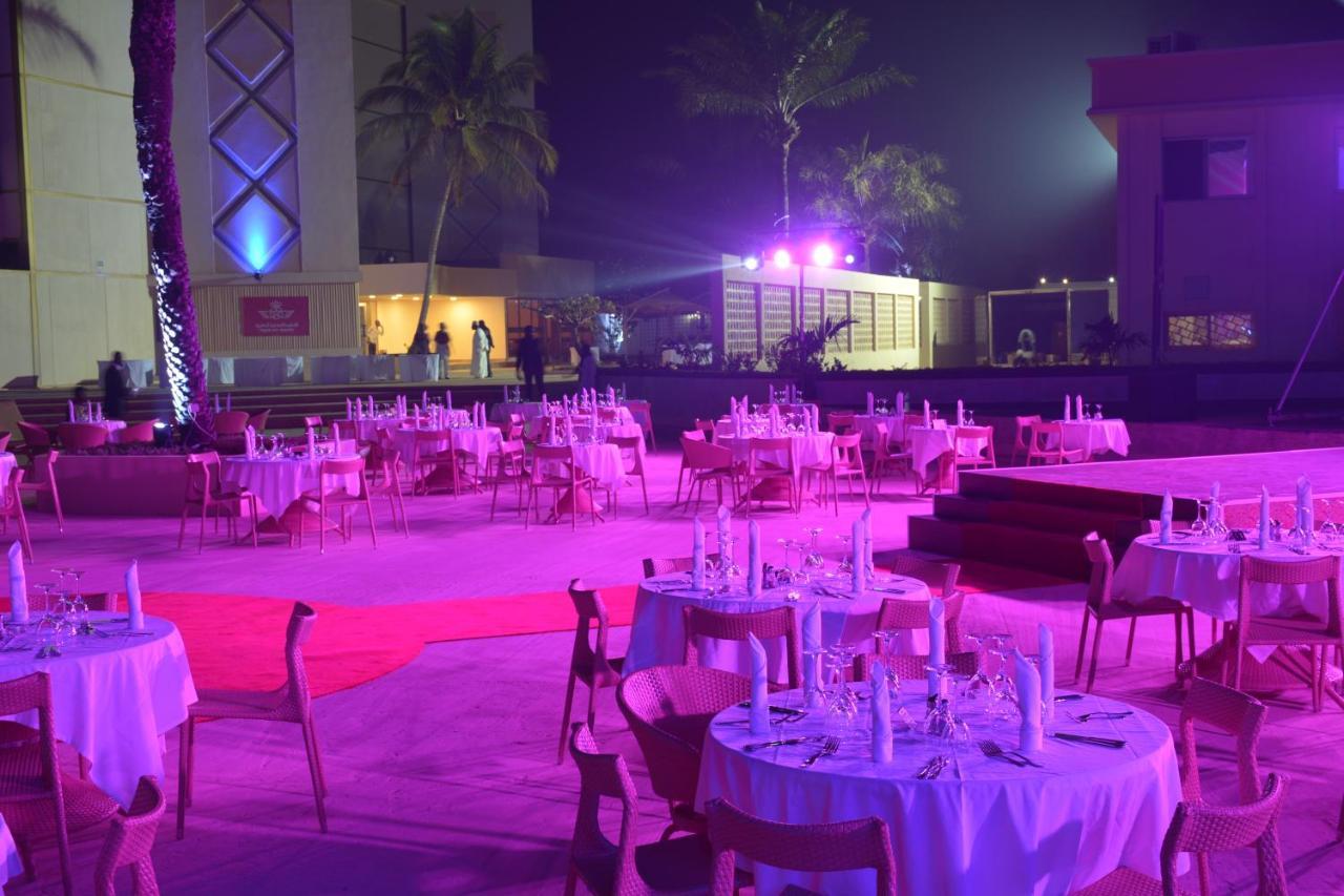 Hala Hotel & Aqua Park Bissau Bagian luar foto