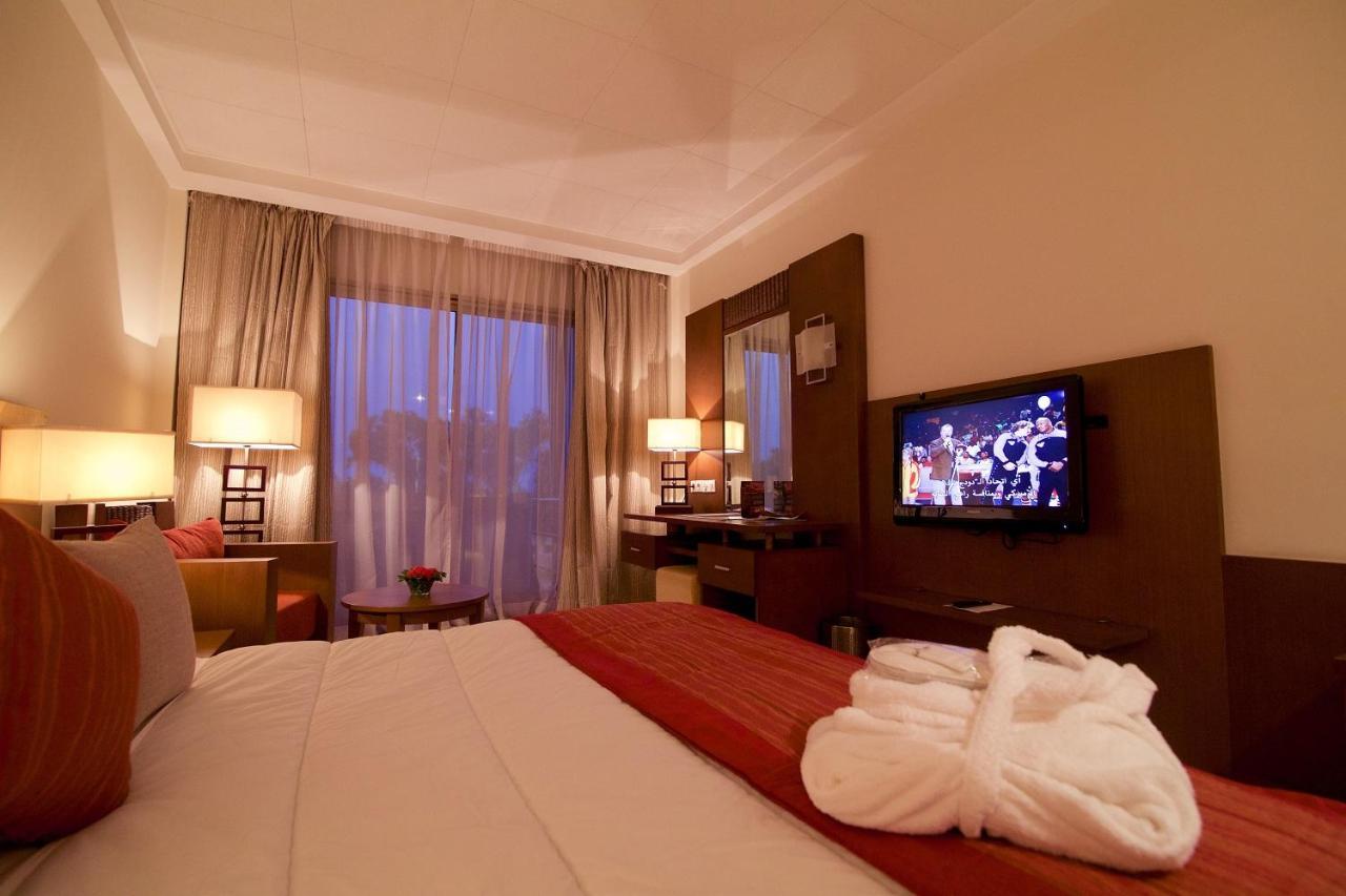 Hala Hotel & Aqua Park Bissau Bagian luar foto