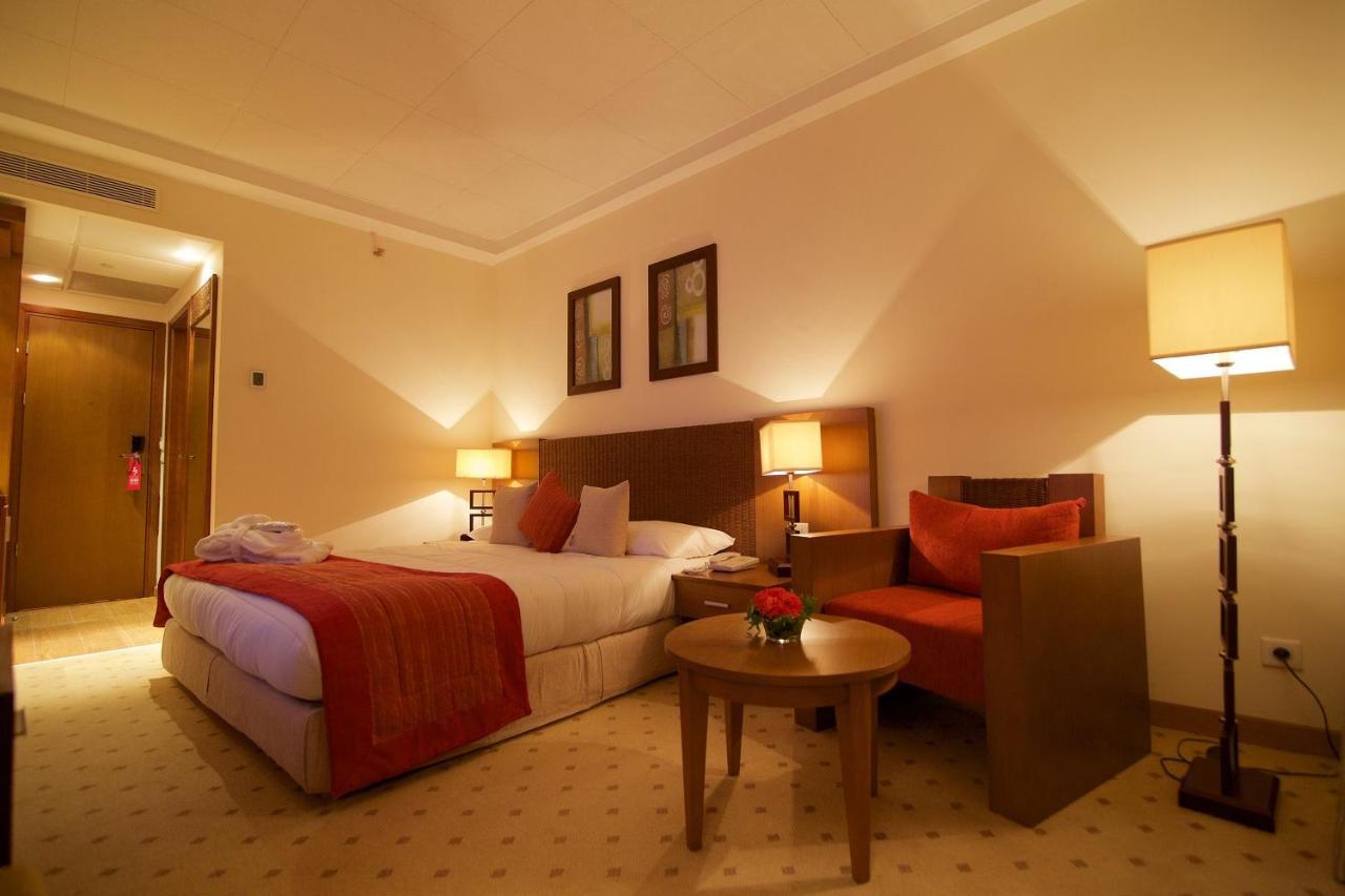 Hala Hotel & Aqua Park Bissau Bagian luar foto