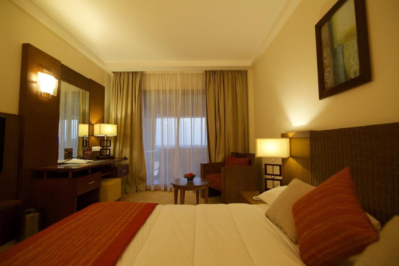 Hala Hotel & Aqua Park Bissau Bagian luar foto